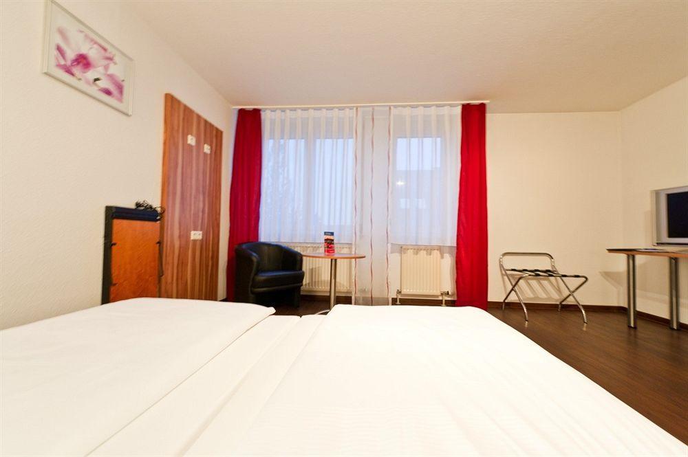 Hotel Domino Στουτγκάρδη Εξωτερικό φωτογραφία