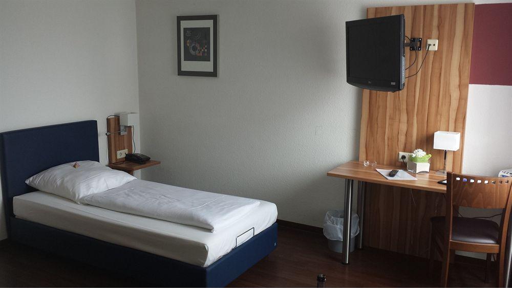Hotel Domino Στουτγκάρδη Εξωτερικό φωτογραφία