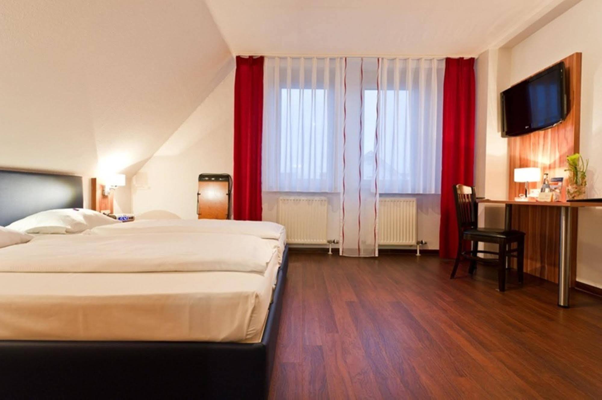 Hotel Domino Στουτγκάρδη Εξωτερικό φωτογραφία