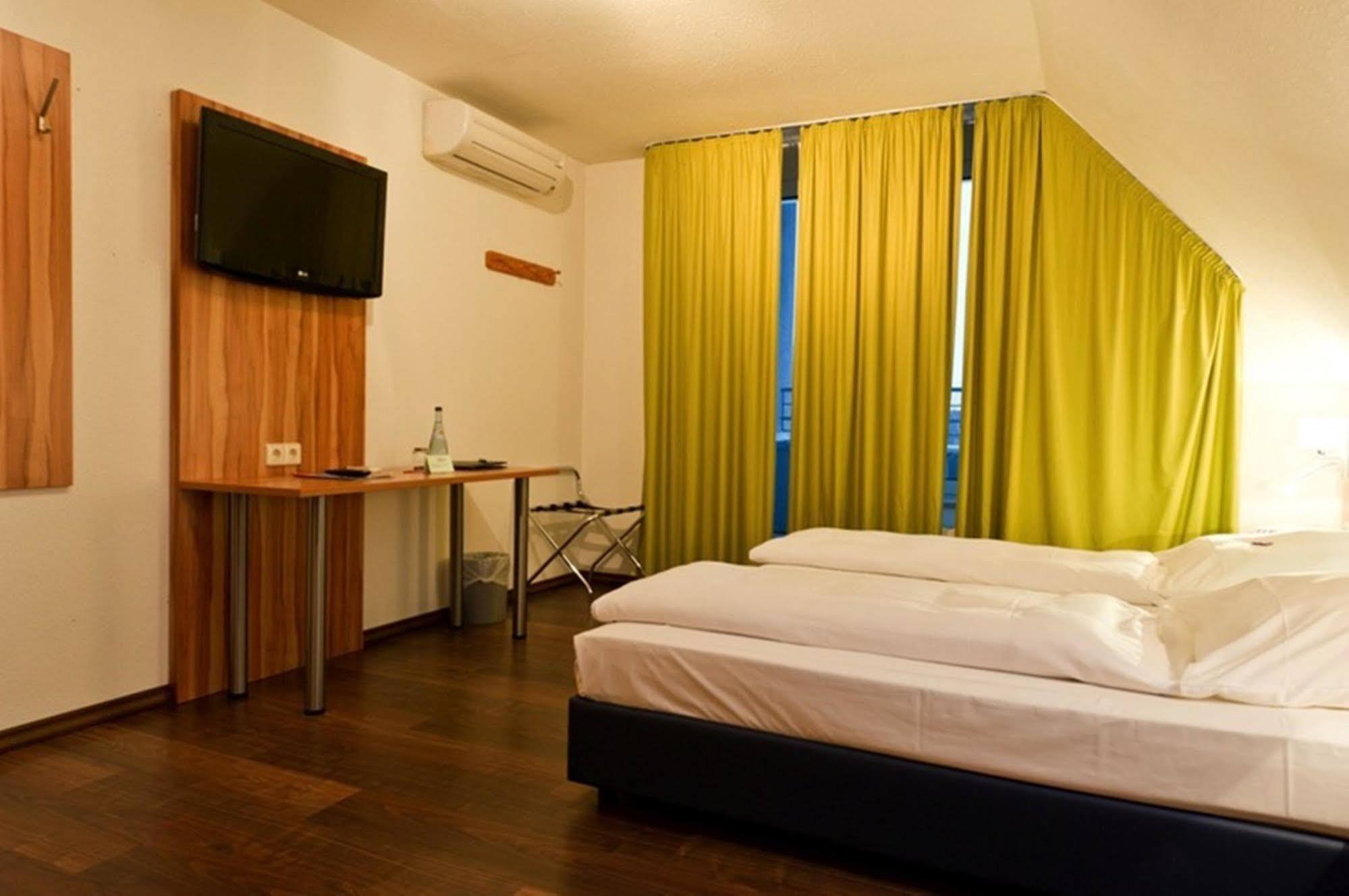 Hotel Domino Στουτγκάρδη Εξωτερικό φωτογραφία