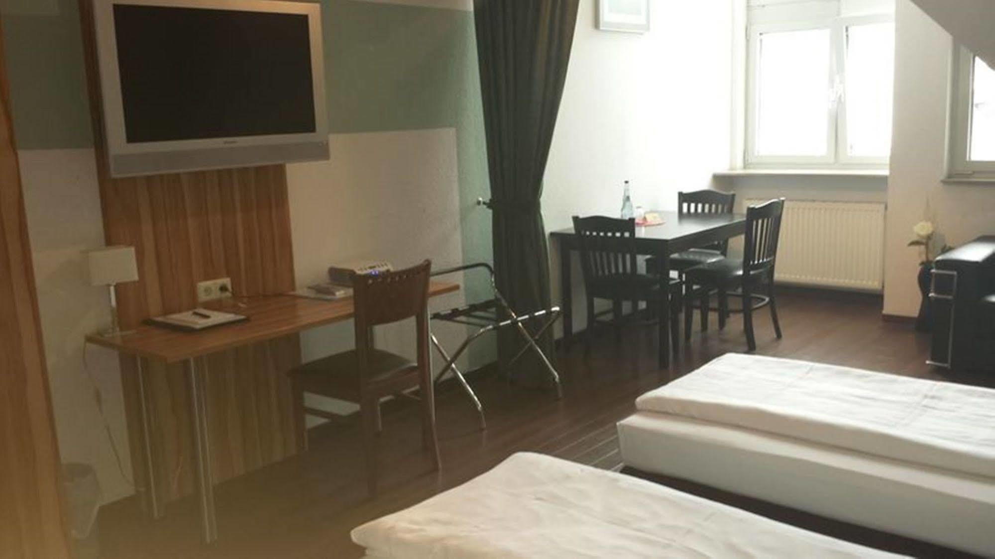 Hotel Domino Στουτγκάρδη Εξωτερικό φωτογραφία